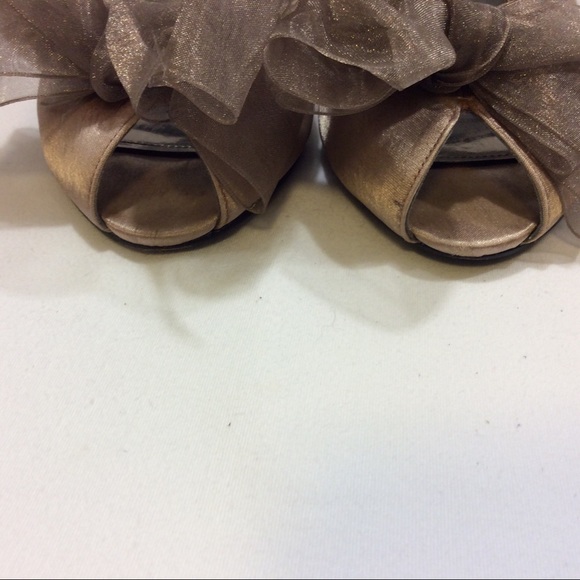 TOUCH OF NINA SATIN PUMPS WITH BOW 7.5 $89 - Picture 10 of 10